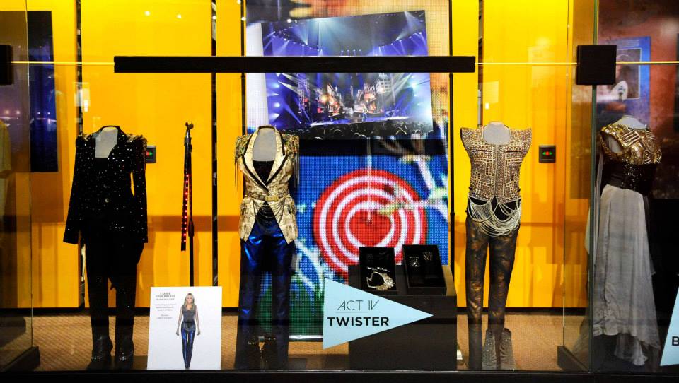 CARRIE UNDERWOOD COUNTRY MUSIC HALL OF FAME OCTOBER 2013