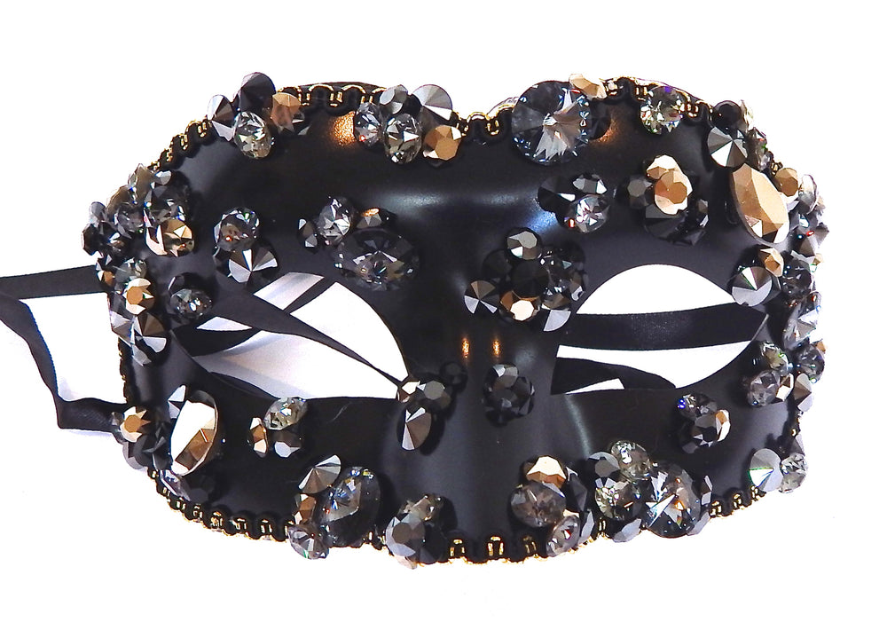 BLACK CAVIAR MASK
