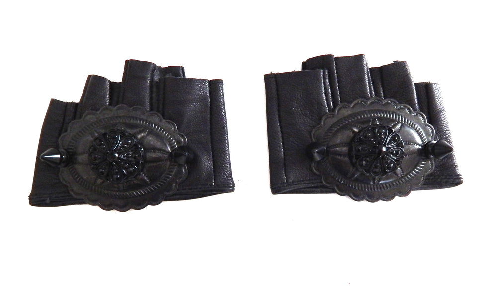 UNFORGIVEN CONCHO GLOVES