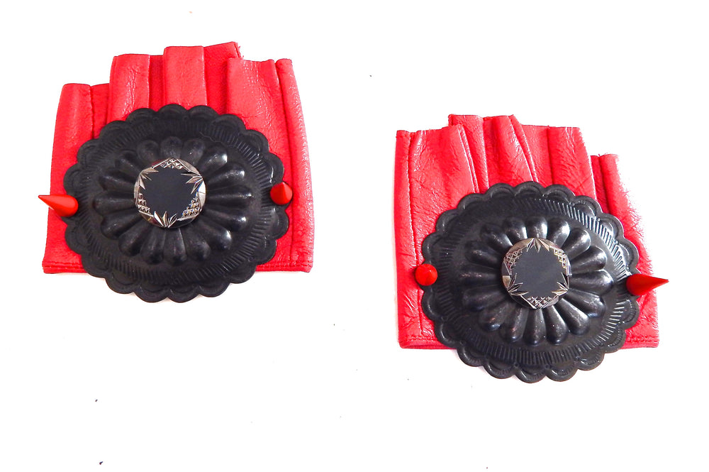 HIGH PLAINS DRIFTER CONCHO GLOVES