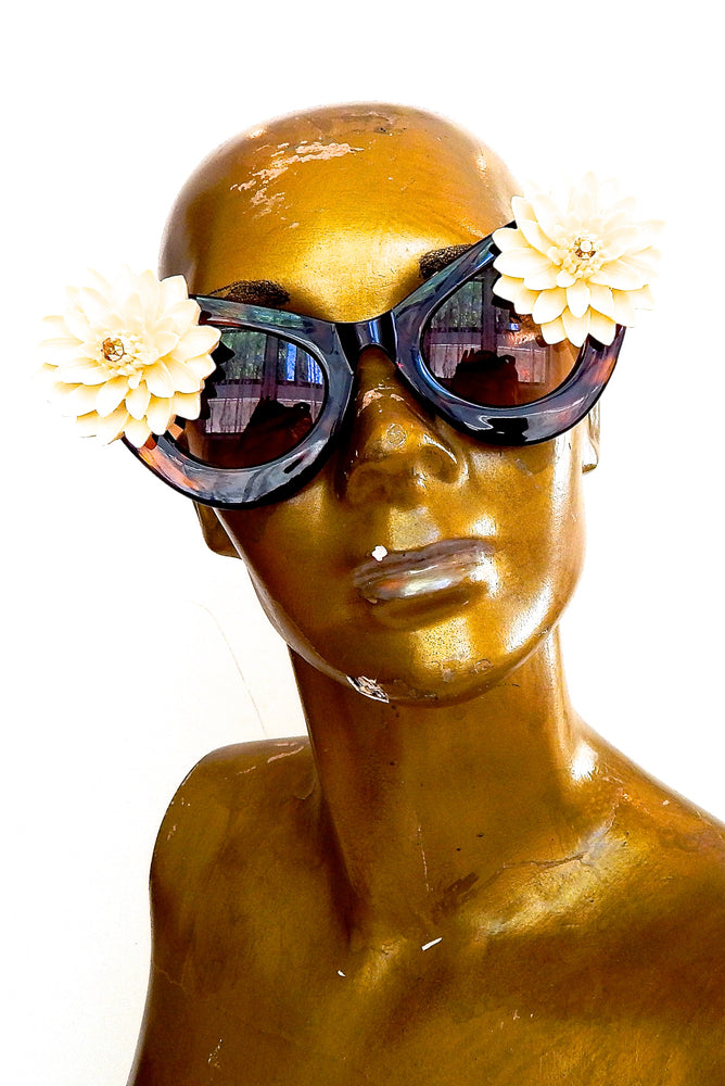 LILY POND CREAM CATS MEOW GLASSES