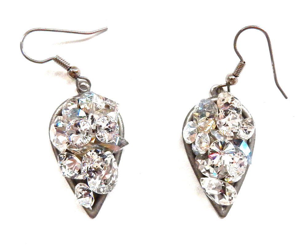 SCANDALOUS DAINTY EARRINGS