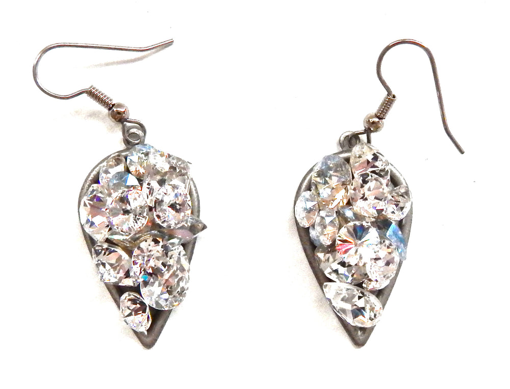 SCANDALOUS DAINTY EARRINGS