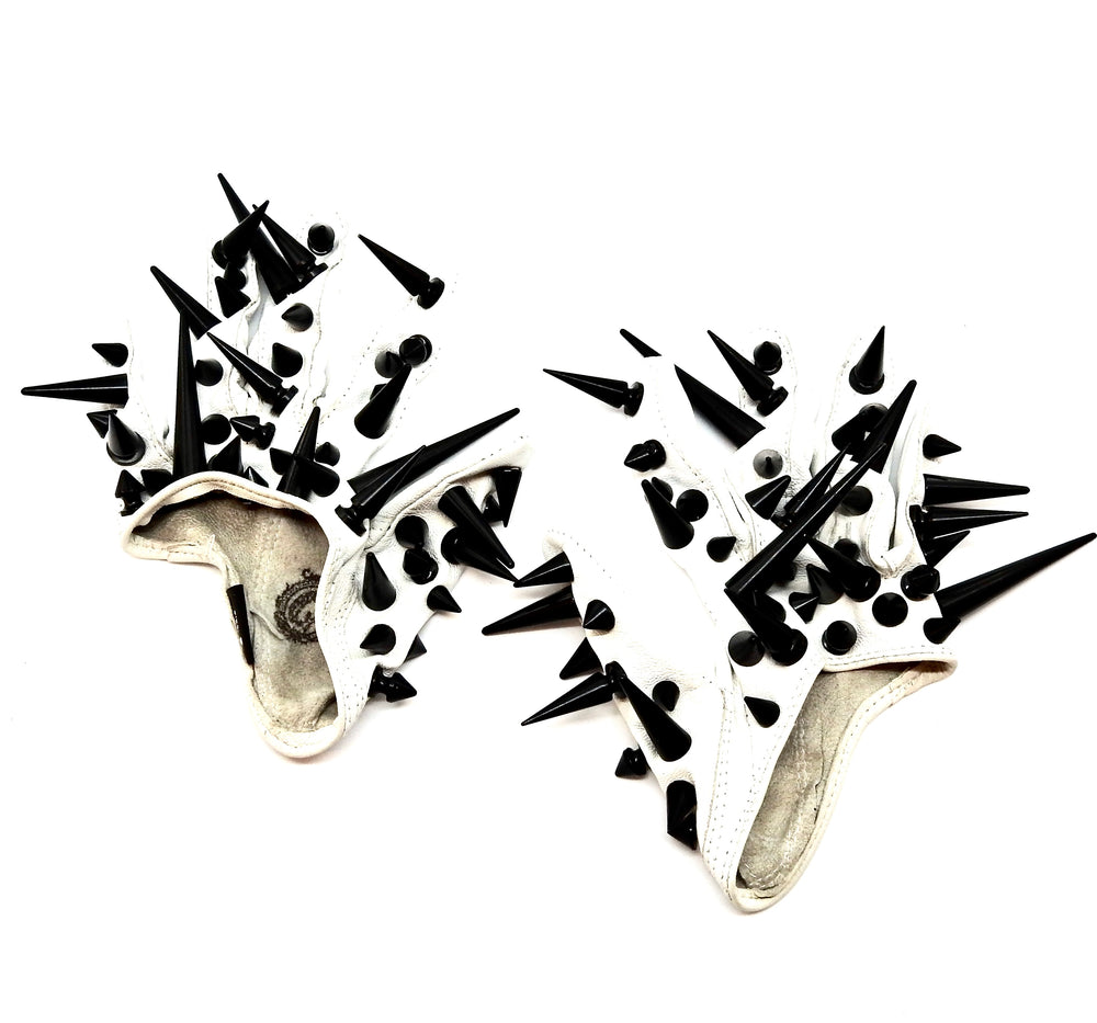 DEVILS TONGUE WHITE GLOVES