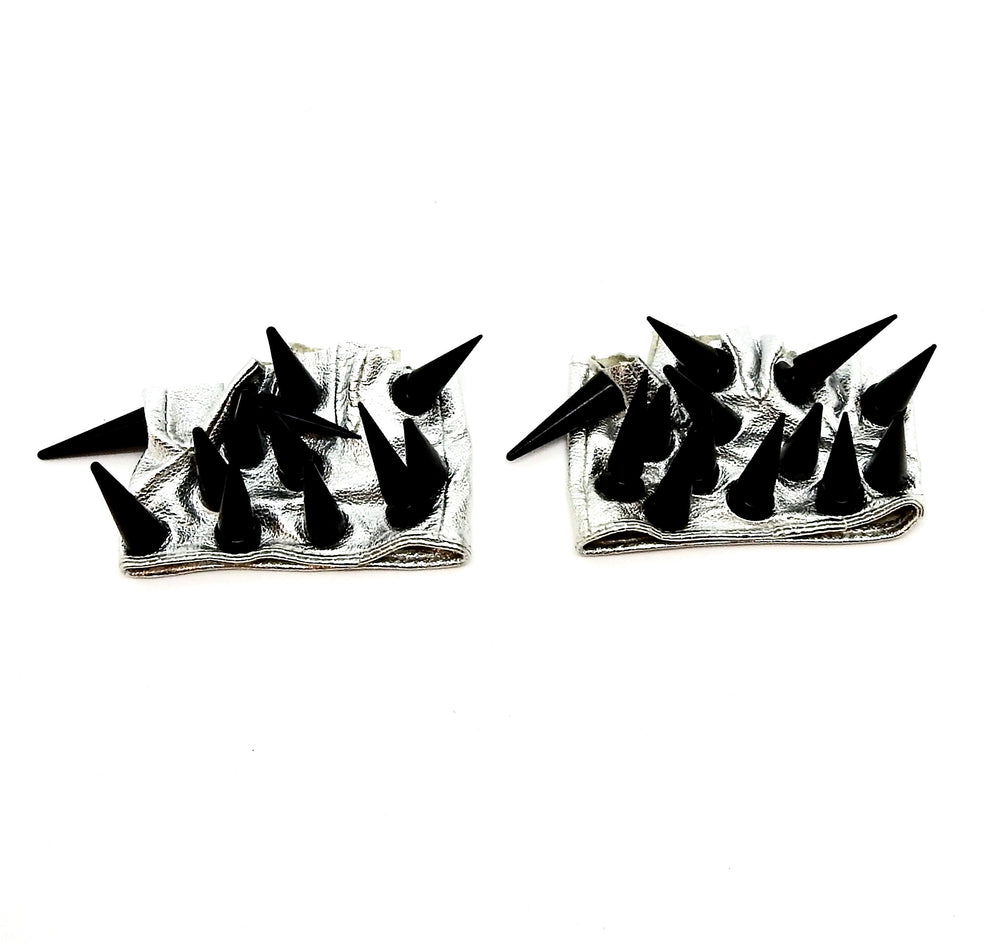 DEVILS TONGUE SILVER GLOVES