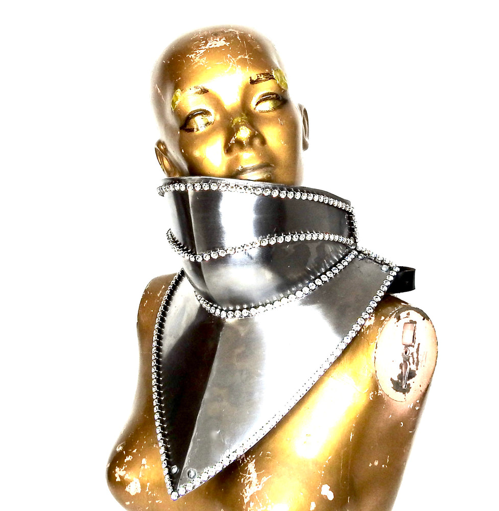 EXECUTIONER BEVOR ARMOUR