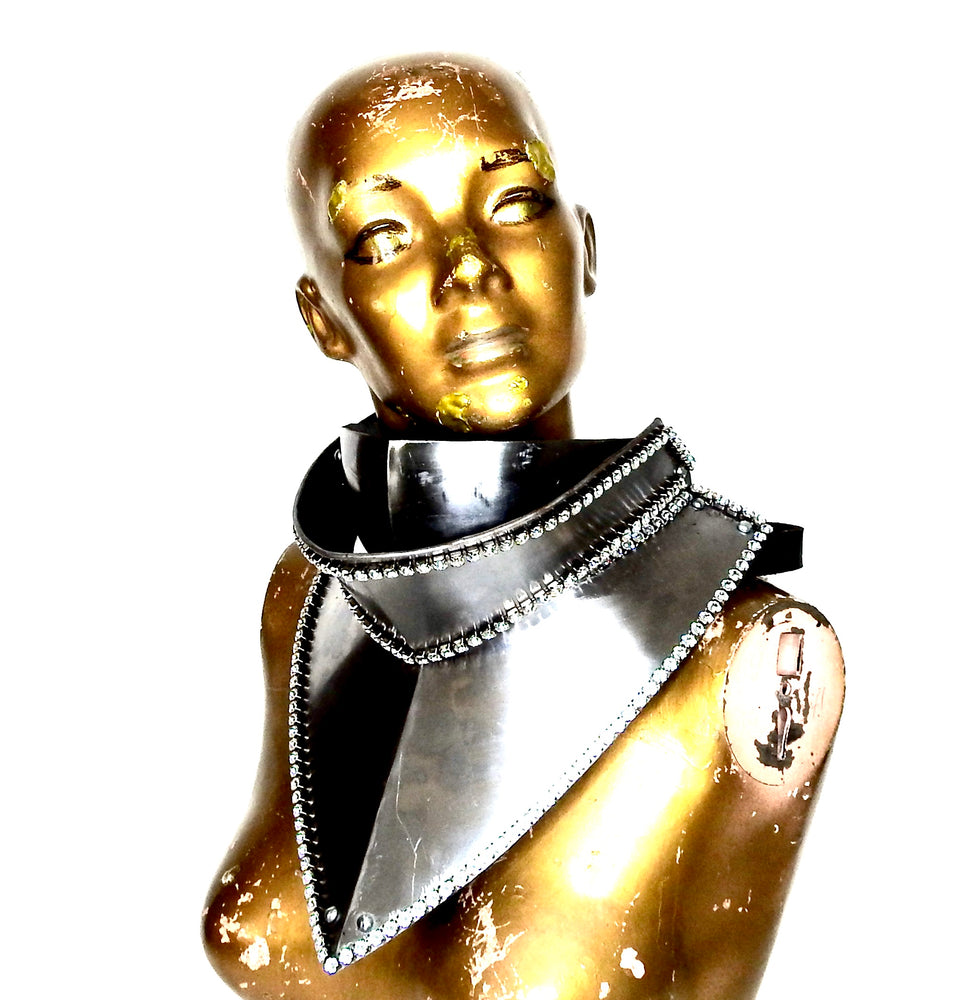 EXECUTIONER BEVOR ARMOUR