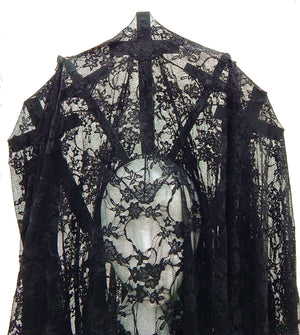 JUDAS LACE MANTILLA