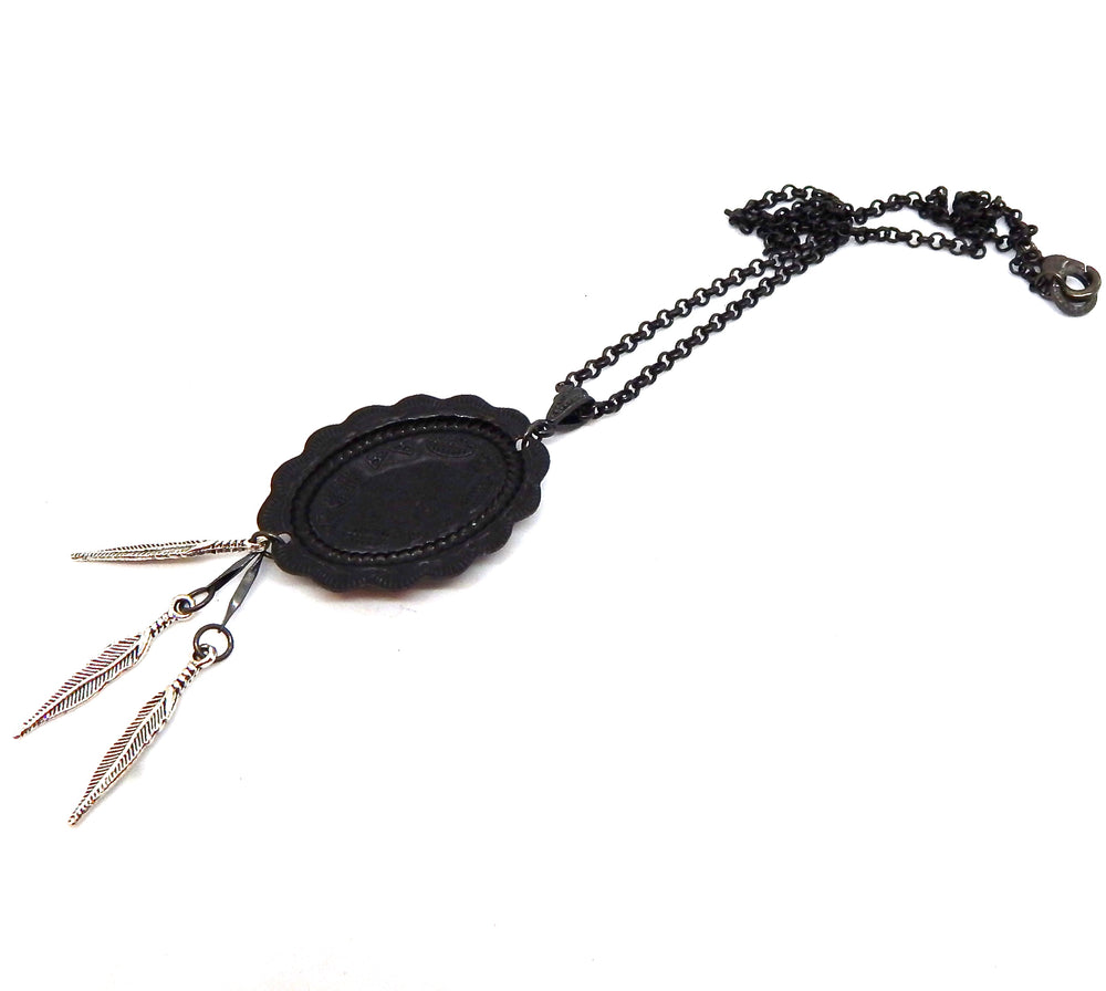 PONDEROSA LONGMIRE SMOKE CONCHO FEATHER NECKLACE