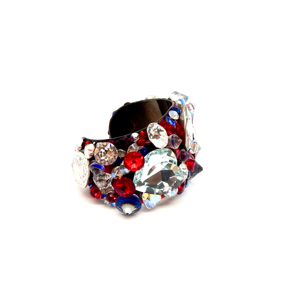 AMERICAN WOMAN CUFF