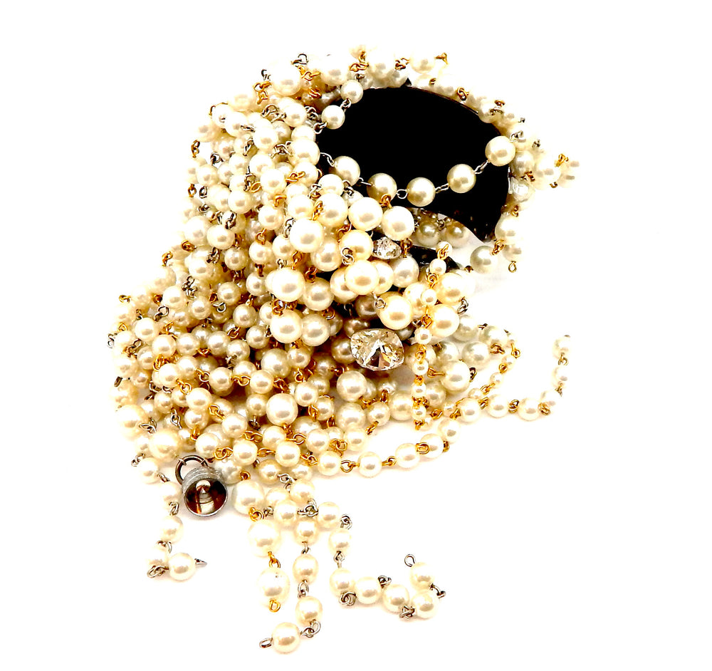 DANGEROUS LIAISONS DRIP CUFF