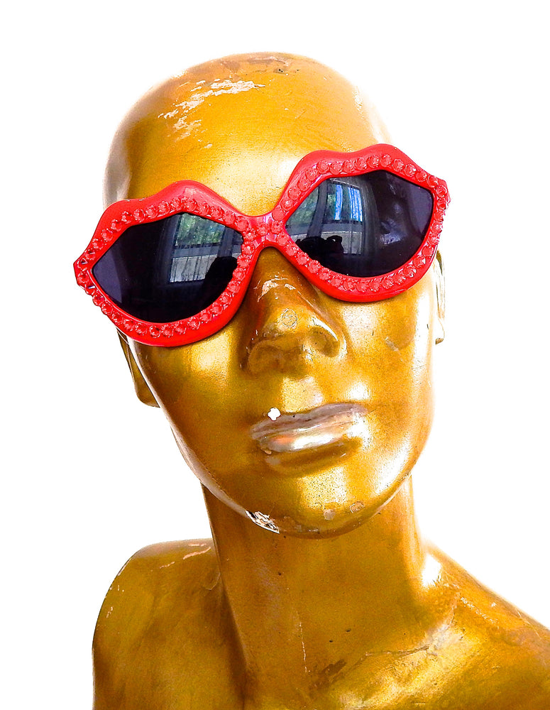 HOT LIPS HOT BLOODED GLASSES