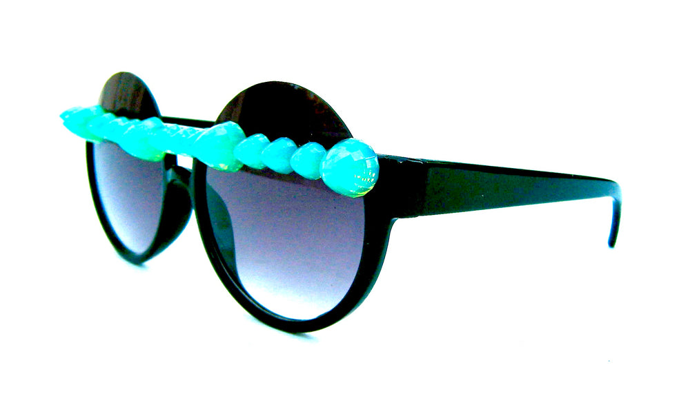 DRAGON TAIL PEEKABOO GLASSES