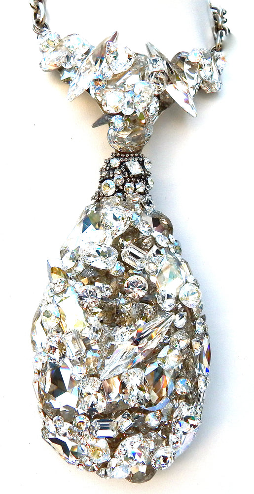 SCANDALOUS MONARCHY DROP NECKLACE