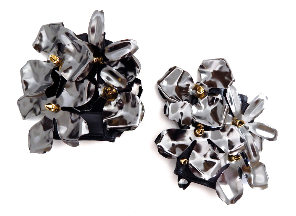 PETAL TO THE METAL GLOVES