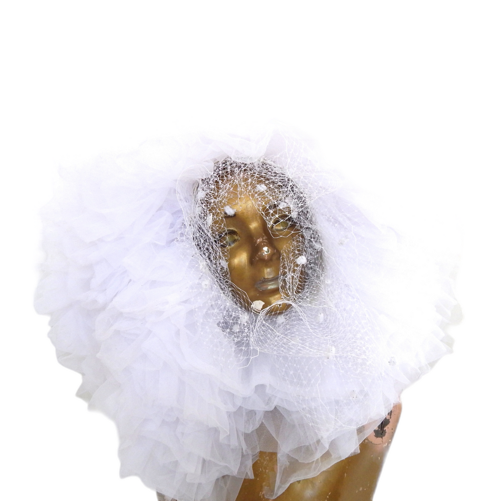 WHITE RUSSIAN RUFFLE HOOD