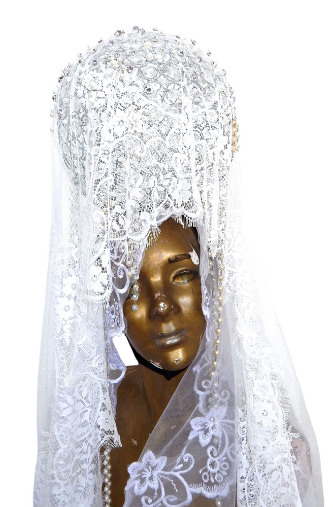 MOONLIGHT MANTILLA