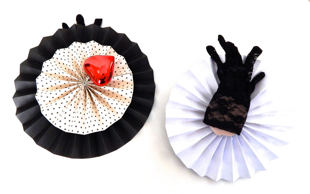 QUEEN OF HEARTS GLOVES