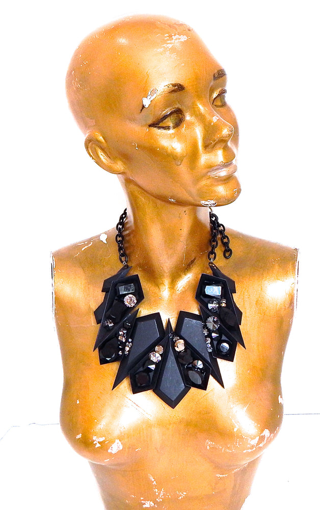 BLACK CAVIAR SNUFF NECKLACE