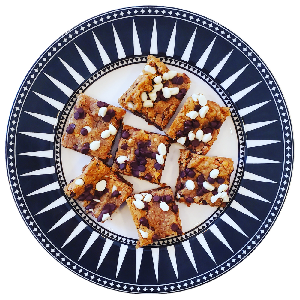 WHITE & CHOCOLATE CHIP PEANUT BUTTER BARS