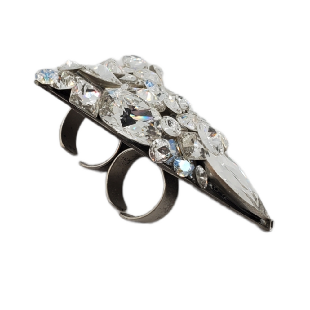 SCANDALOUS PYRAMID RING