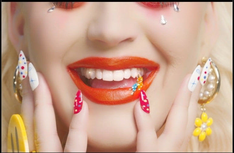 KATY PERRY "SMILE" VIDEO