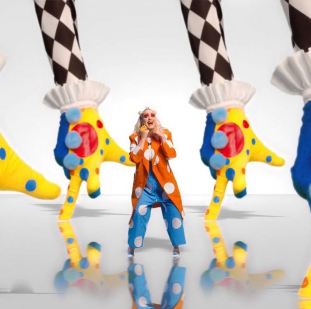 KATY PERRY "SMILE" VIDEO