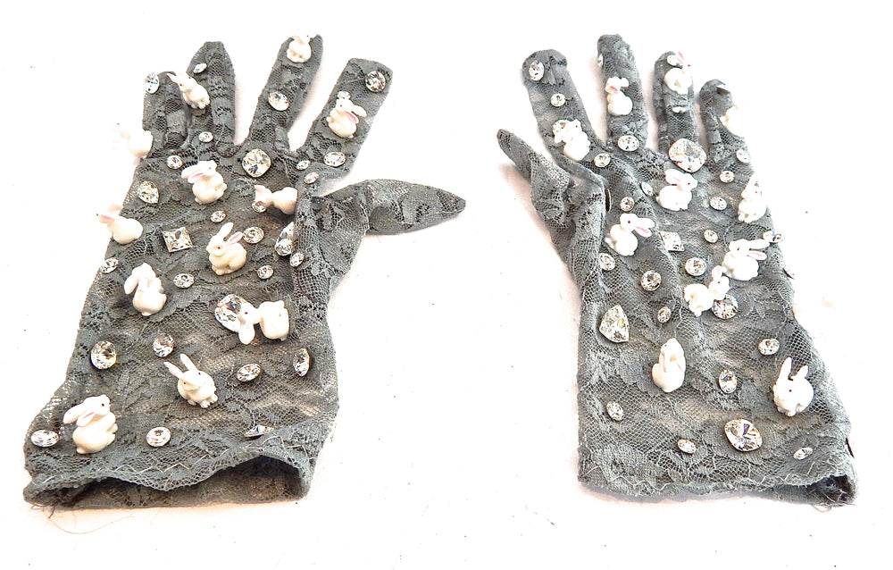 WONDERLAND GLOVES