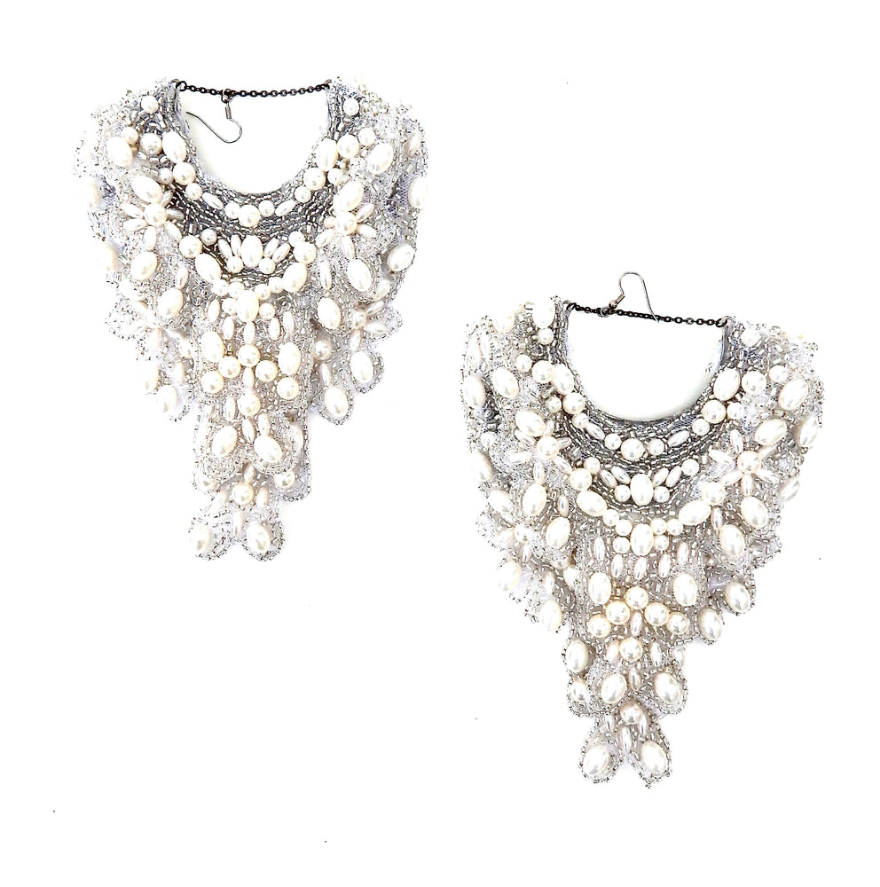 DANGEROUS LIAISONS PEARL EARRINGS