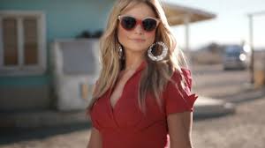 MIRANDA LAMBERT "LITTLE RED WAGON" JANUARY 2015