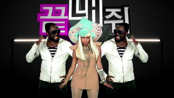 NICKI MINAJ & WILL.I.AM "CHECK IT OUT" VIDEO SEPTEMBER 2010
