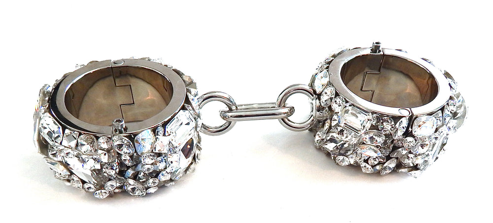 SCANDALOUS RESTRAINT CUFFS