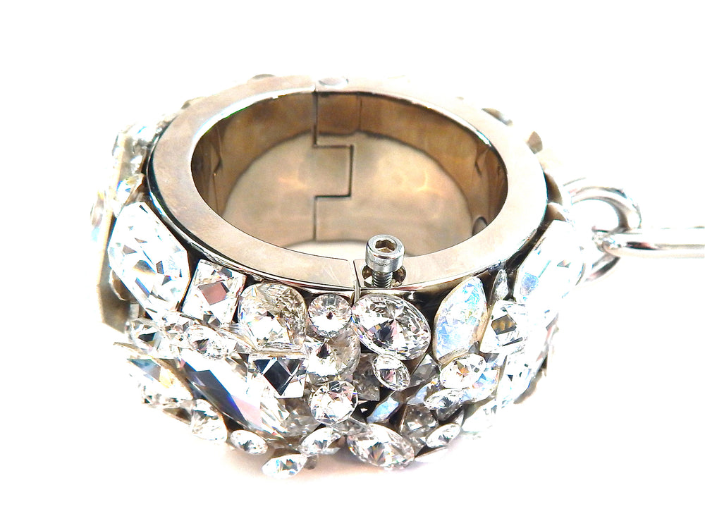 SCANDALOUS RESTRAINT CUFFS